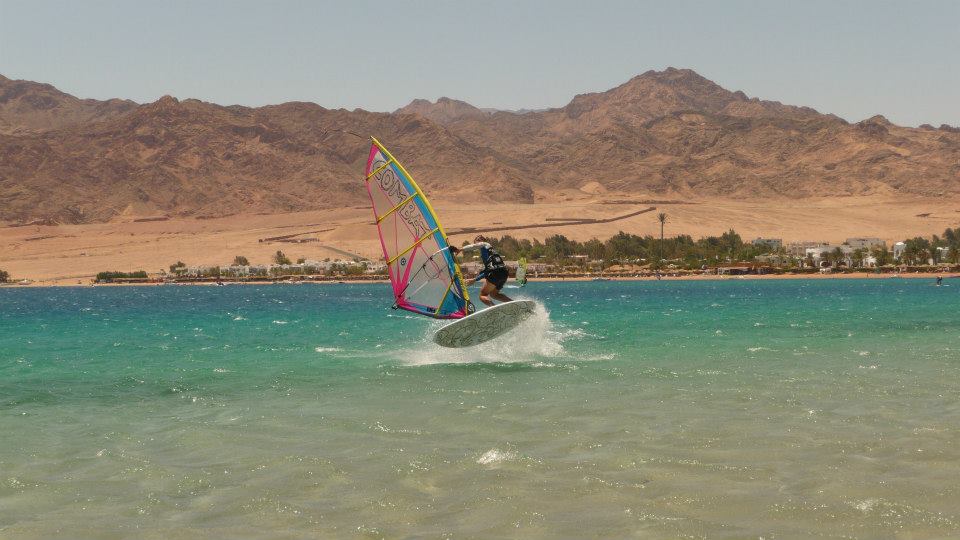 Dahab w Egipcie - trick Vulcano wyjazdy szkoleniowe windsurfing kitesurfing