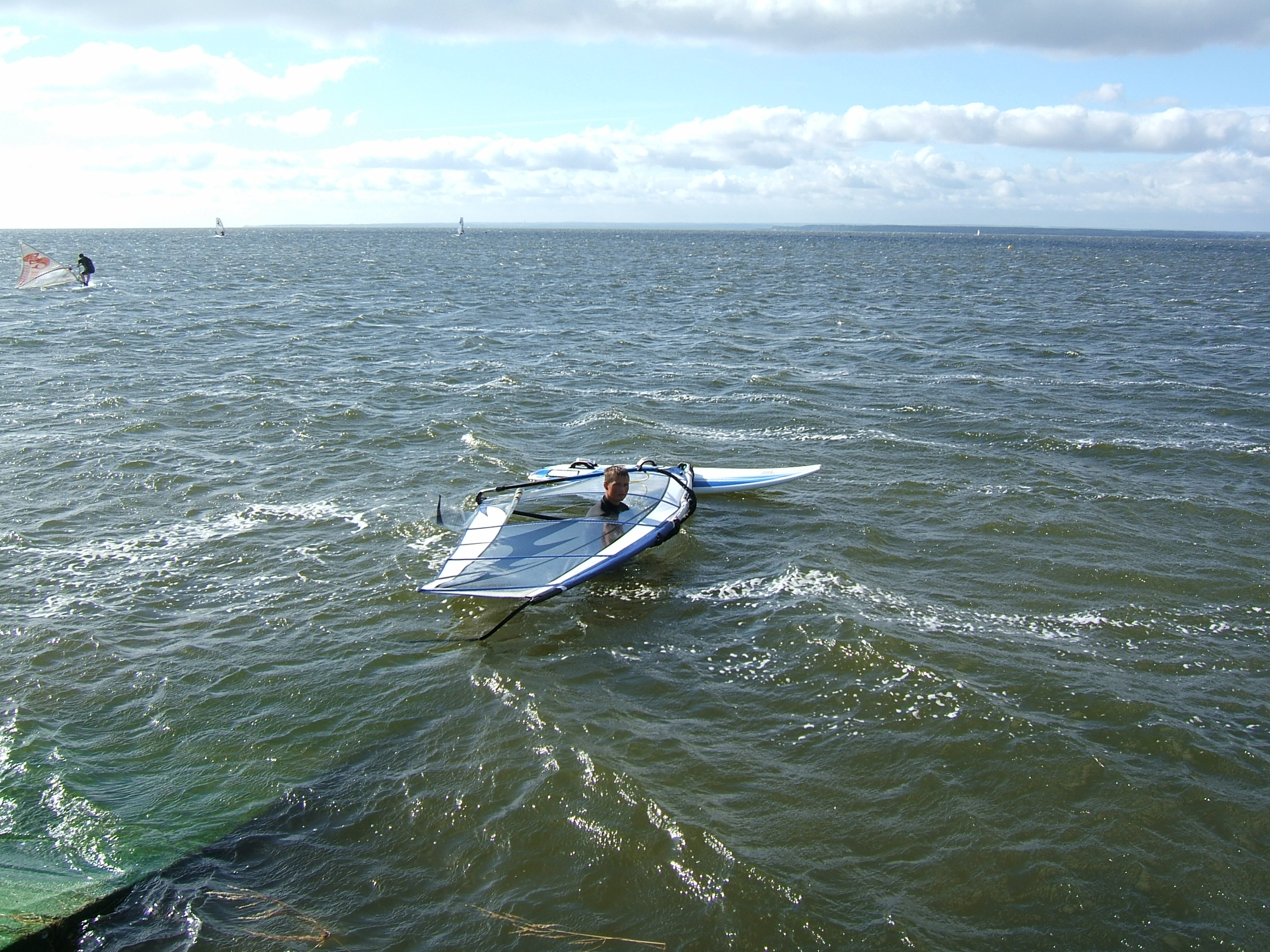 Zniszczony żagiel Chałupy wyjazdy szkoleniowe windsurfing kitesurfing