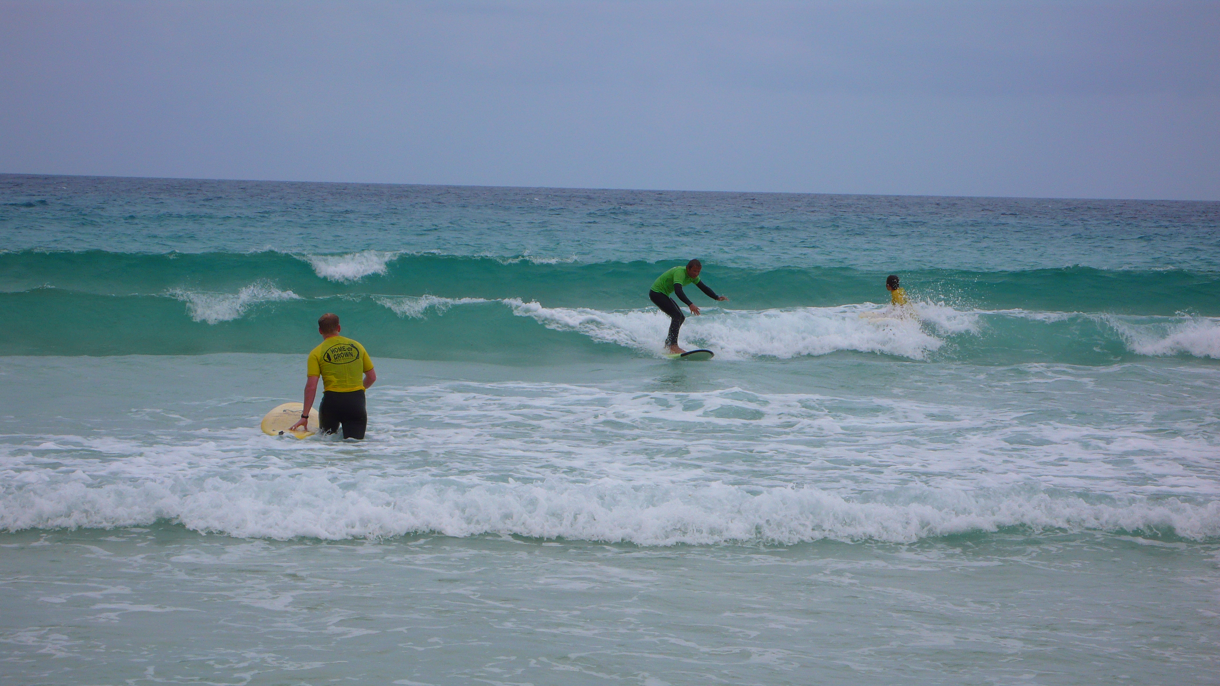 Pierwsze kroki na surfingu niedaleko Flag Beach (Fuerteventura) wyjazdy szkoleniowe windsurfing kitesurfing