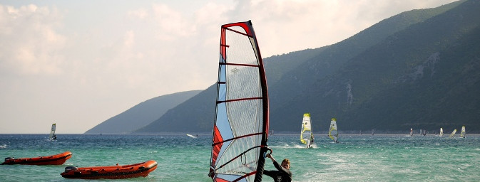 Nauka windsurfingu wyjazdy GRECJA VASSILIKI LEFKADA Biuro podróży